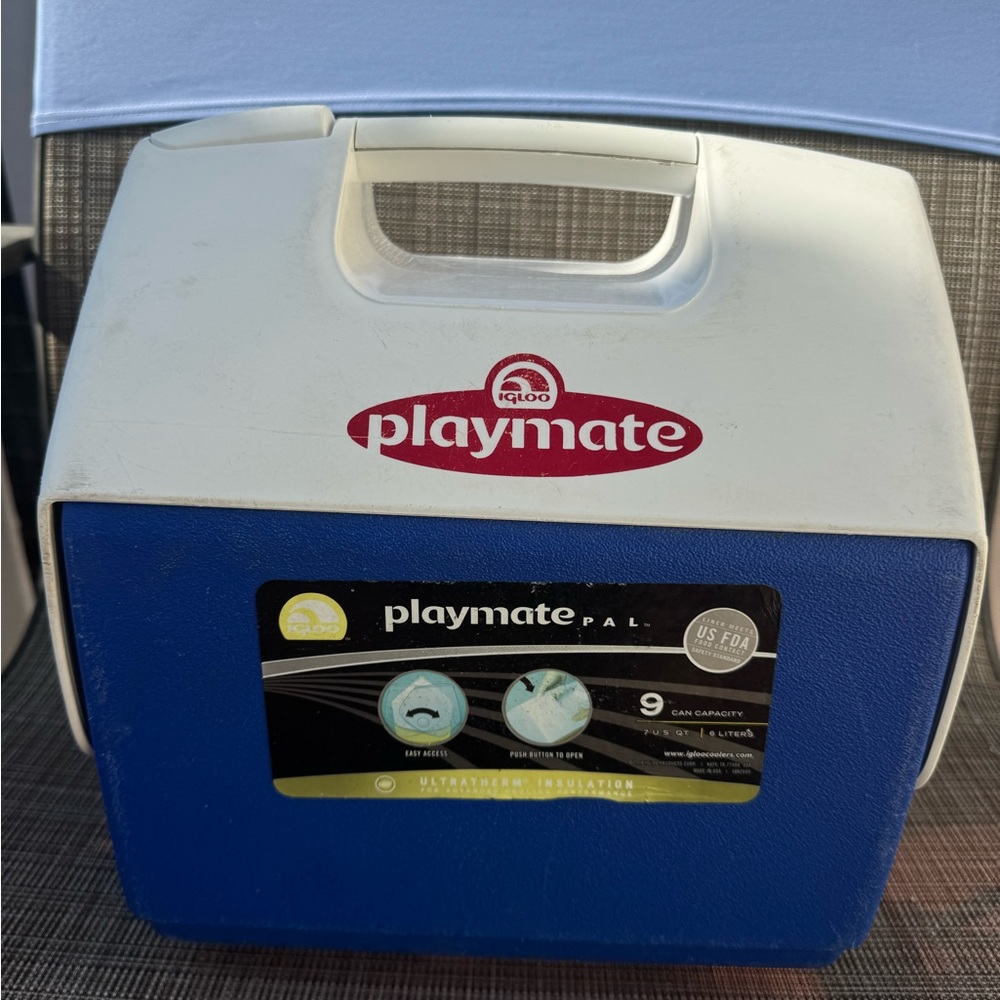 Igloo 7 Quart Push-Button Lock Playmate Pal Royal Blue 9 Can Cooler